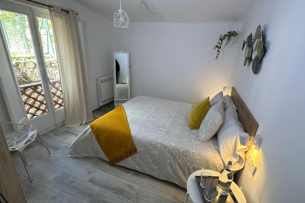 Habitacion Roca Foradada En Casa Cami De Les Aiguees Monistrol De Montserrat Exteriör bild